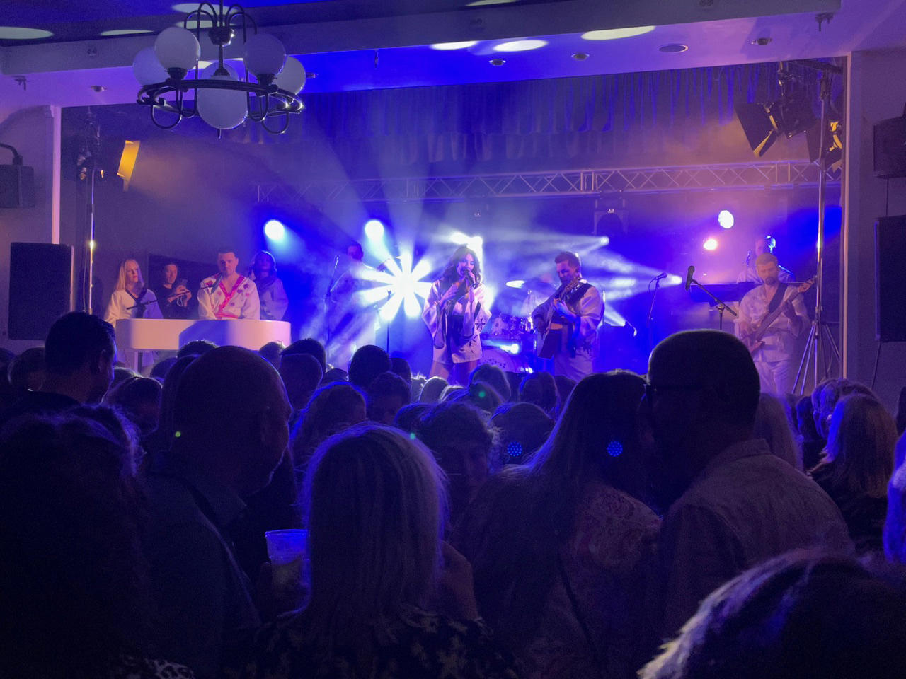licht geluid apparatuur podium verlichting truss