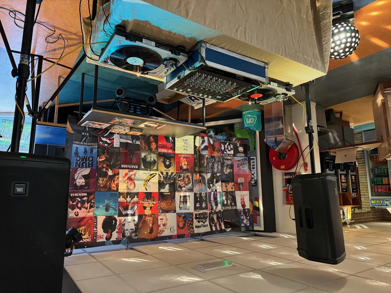 Vinyl DJ, DJ Booth, Retro, Vinyl, Truss, verllichting, geluidsinstallatie