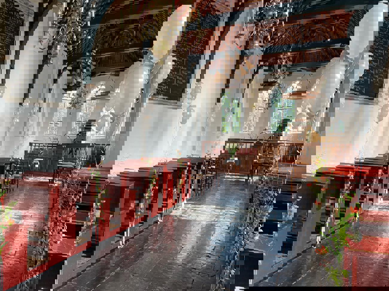 Bruiloft, bruiloftinrichting, decoratie, ballondecoratie, bruiloftdecoratie